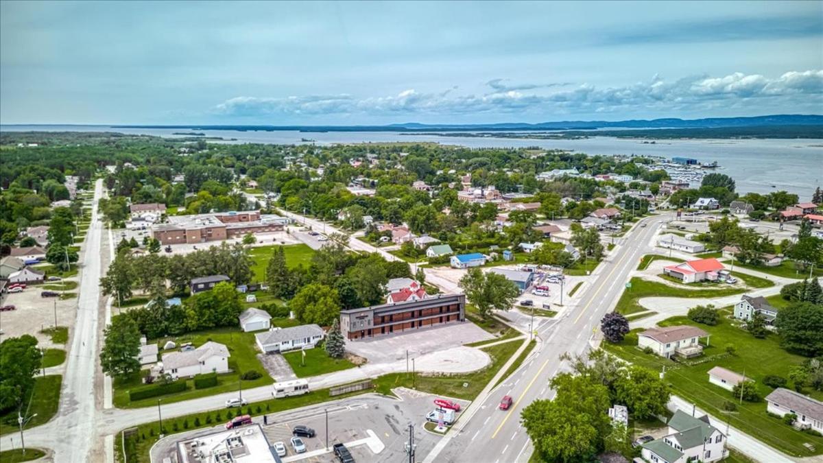 Manitoulin Motel Little Current Exteriér fotografie